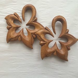 Wooden flower hoops: 00